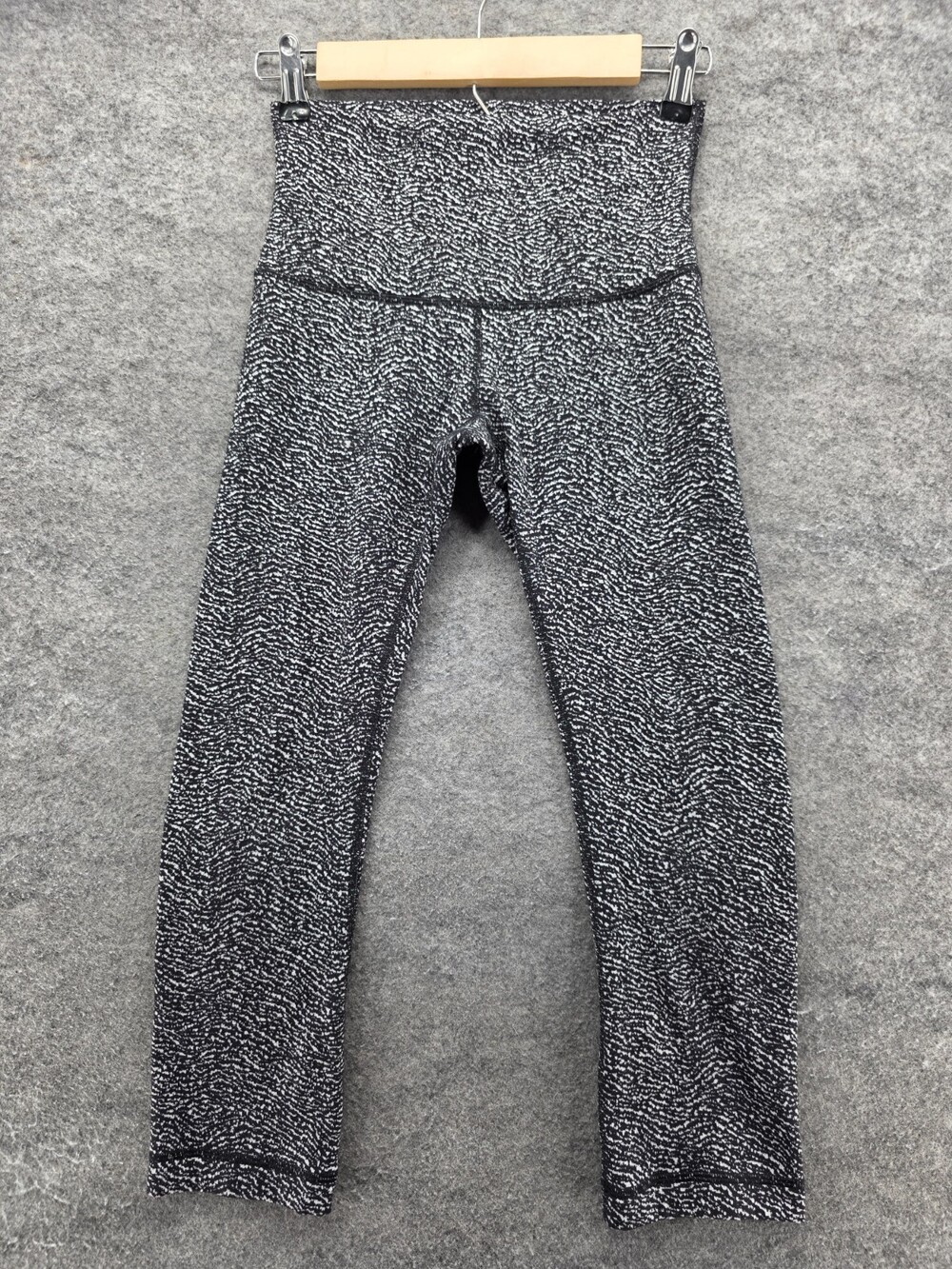 Lululemon Leggings Womens 4 Capri Black White Pull On Yoga Workout Gym